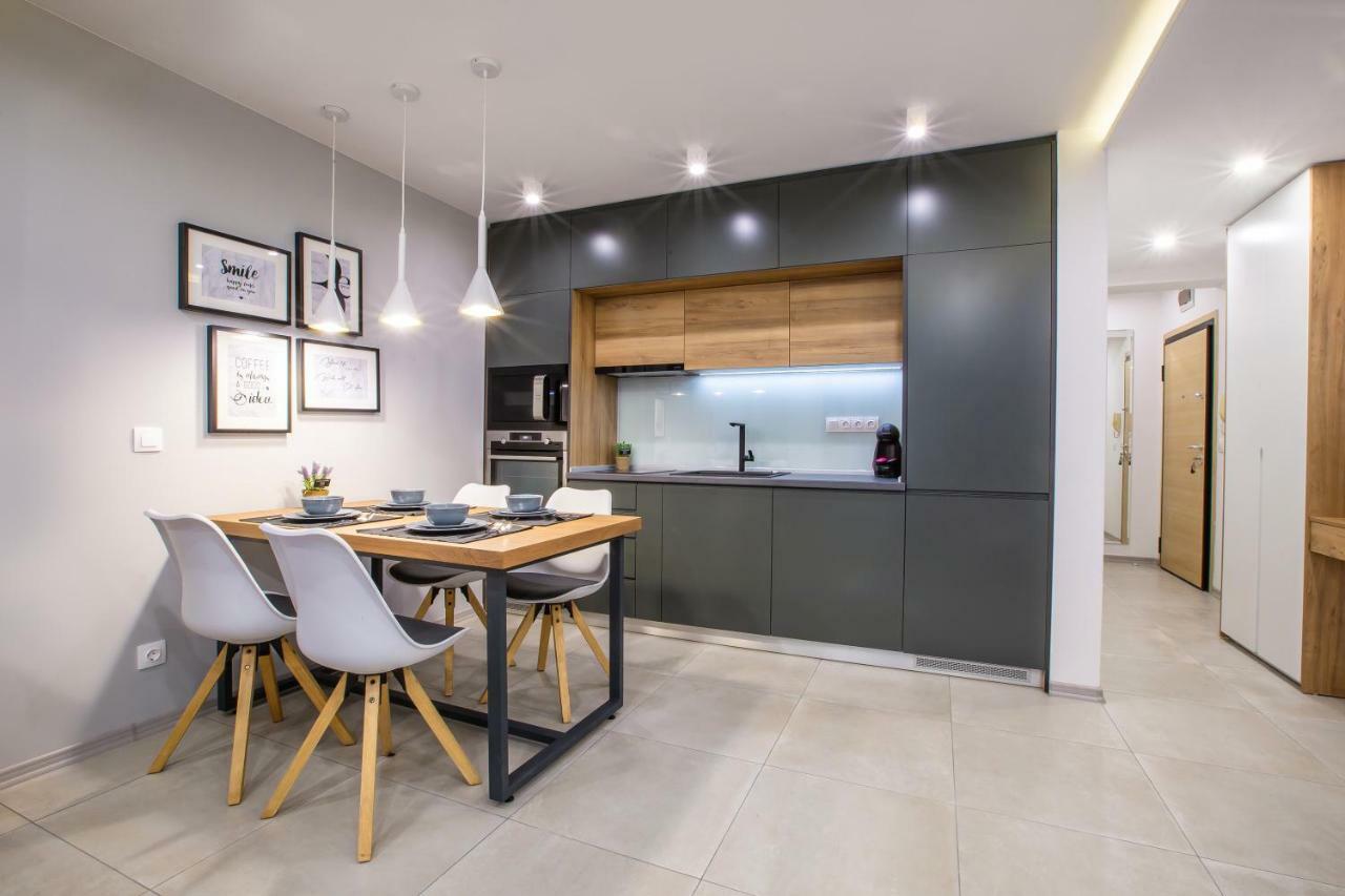 South Place Apartments サンダンスキ エクステリア 写真